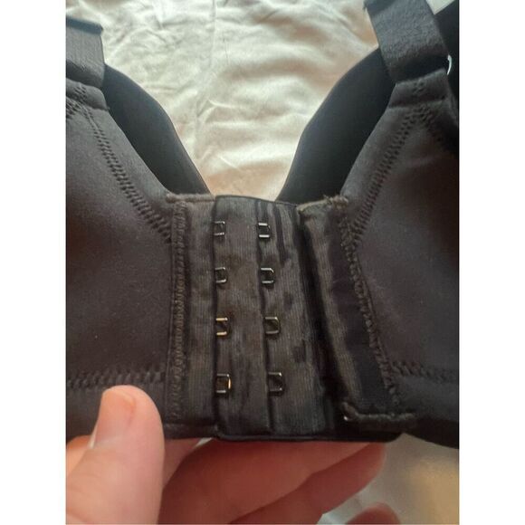 Vanity Fair Black Woman’s Bra Size 38DD - Picture 10 of 11